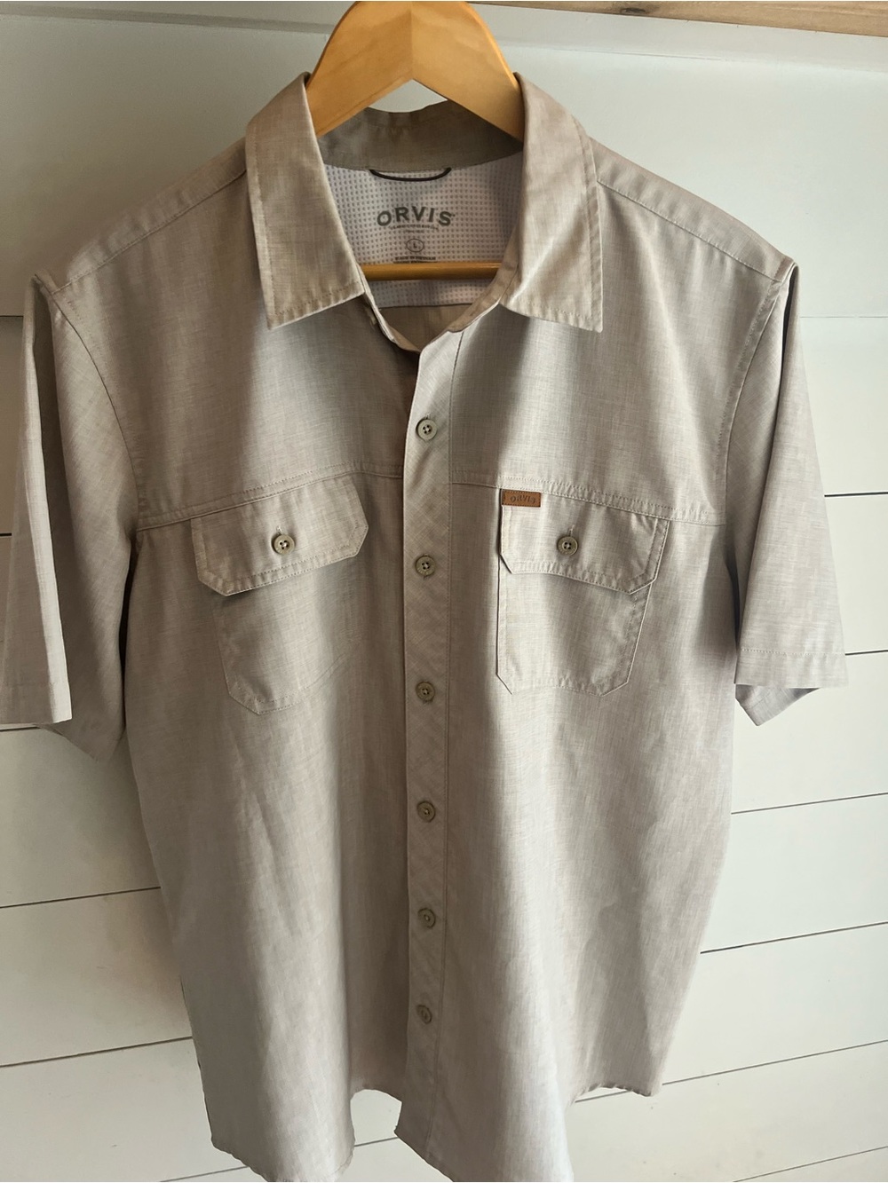 Orvis Men's Short-Sleeve Button-Down Shirt in Light Beige Fishing Size Large